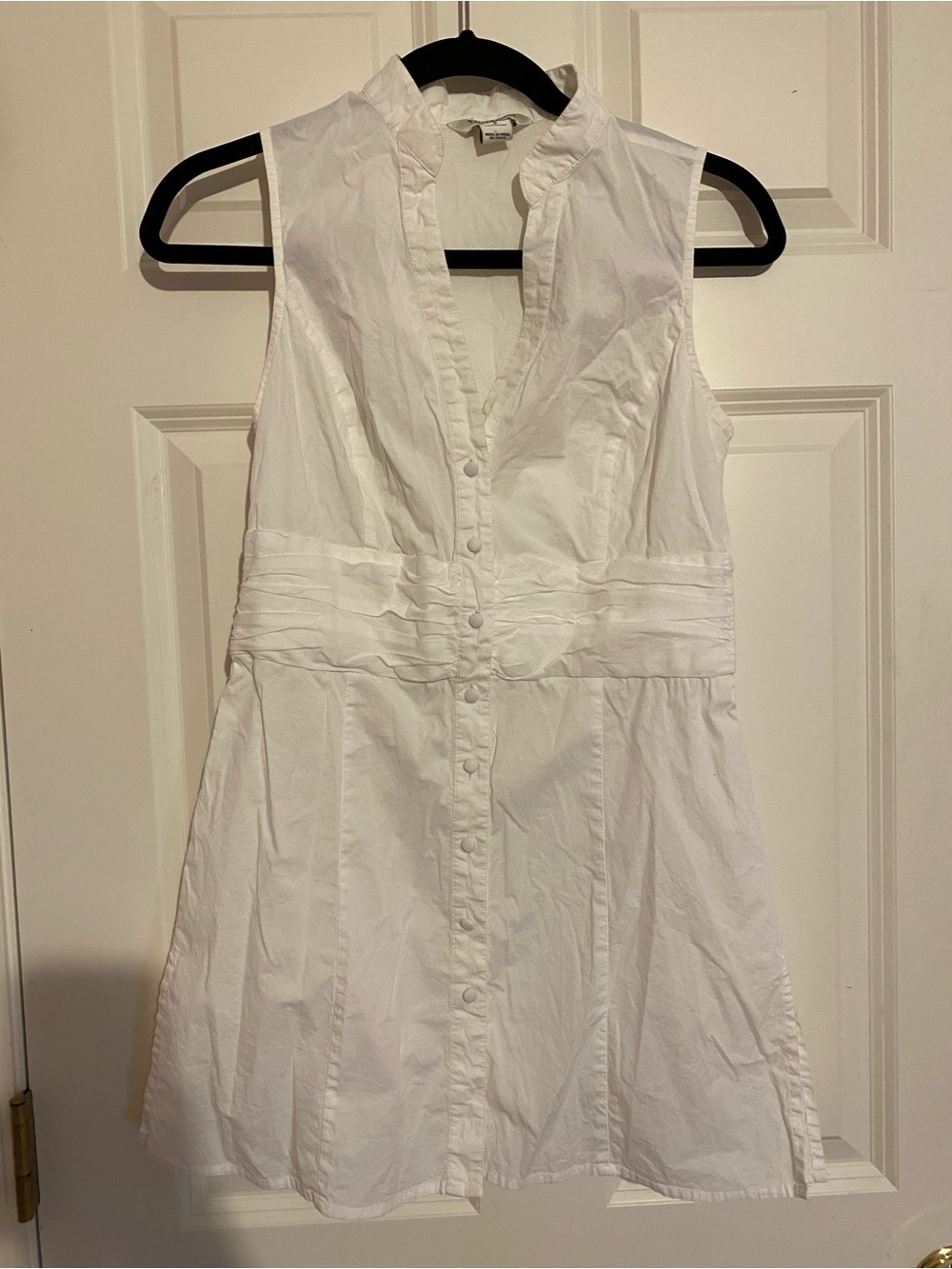 White House Black Market white button-up sleeveless blouse, size small